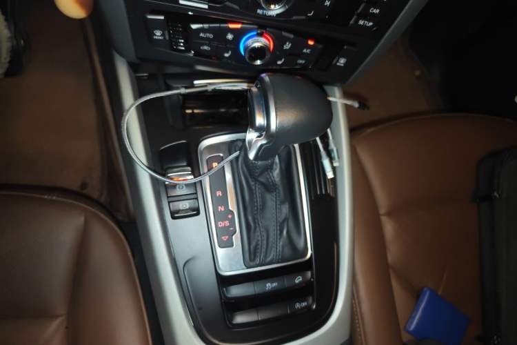 Used Audi Q5 2017 40 TFSI Ambition Edition Gear Lever