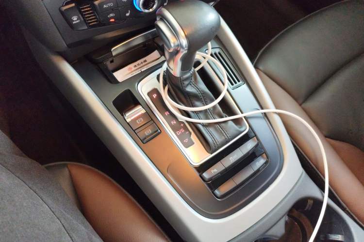 Used Audi Q5 2017 Plus 40 TFSI Ambition Model Gear Lever