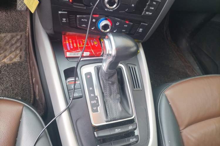 Used Audi Q5 2017 Plus 40 TFSI Ambition Model Gear Lever