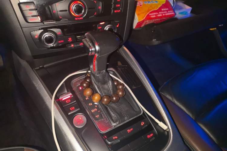 Used Audi Q5 2017 Plus 40 TFSI Technology Model Gear Lever