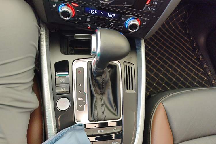 Used Audi Q5 2017 Plus 40 TFSI Technology Model Gear Lever