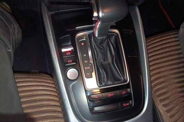 Used Audi Q5 2017 Plus 40 TFSI Technology Model Gear Lever