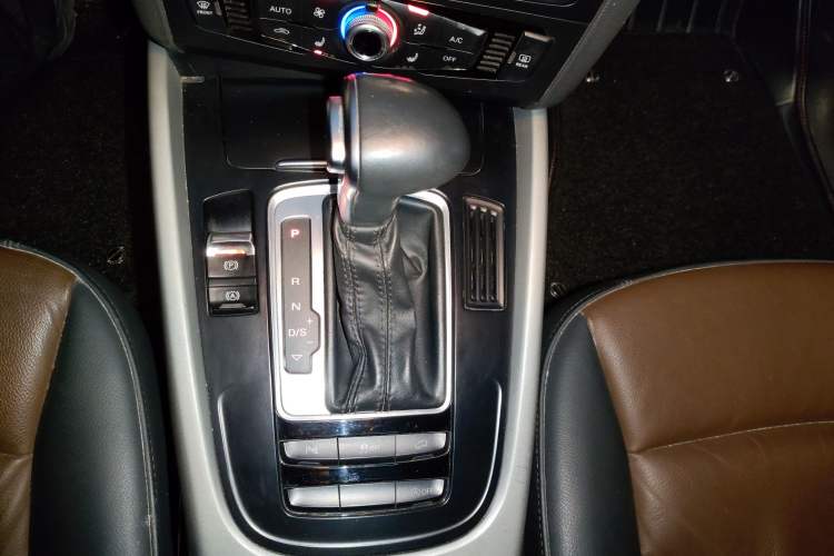 Used Audi Q5 2017 Plus 40 TFSI Ambition Model Gear Lever