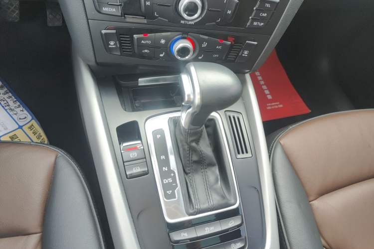 Used Audi Q5 2017 Plus 40 TFSI Ambition Model Gear Lever