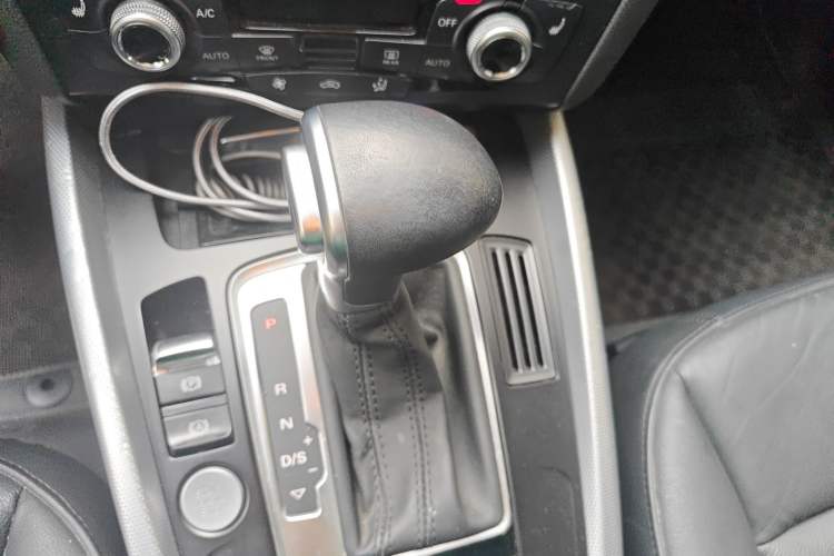 Used Audi Q5 2017 40 TFSI Technology Edition Gear Lever