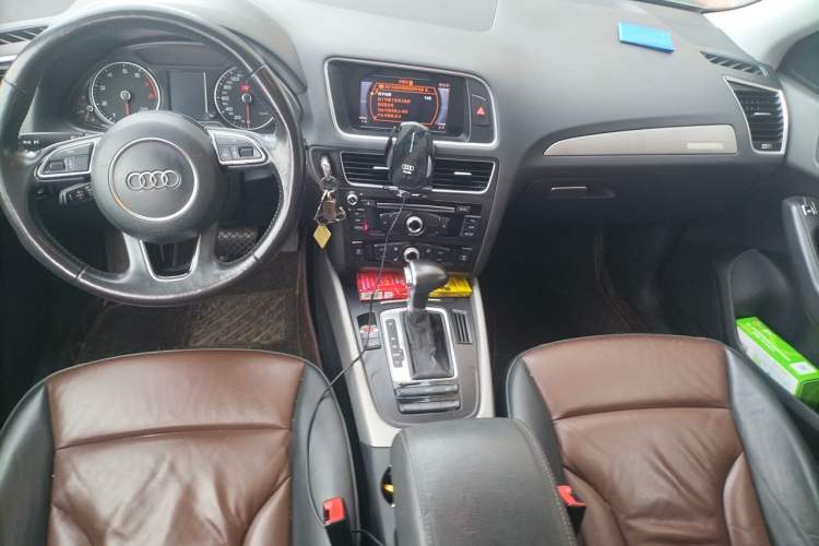 Used Audi Q5 2017 Plus 40 TFSI Ambition Model Headliner