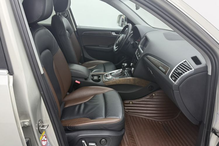Used Audi Q5 2017 40 TFSI Comfort Model Interior 6