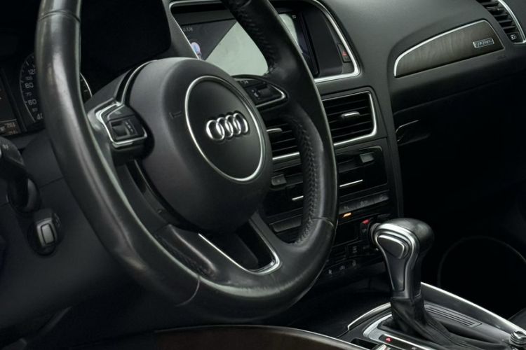 Used Audi Q5 2017 40 TFSI Comfort Model Interior 9