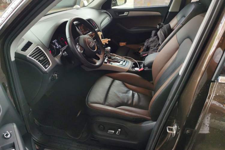 Used Audi Q5 2017 Plus 40 TFSI Ambition Model Left Front Seat
