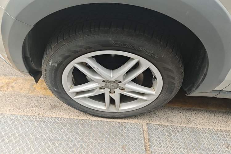 Used Audi Q5 2017 Plus 40 TFSI Technology Model Left Front Wheel Hub