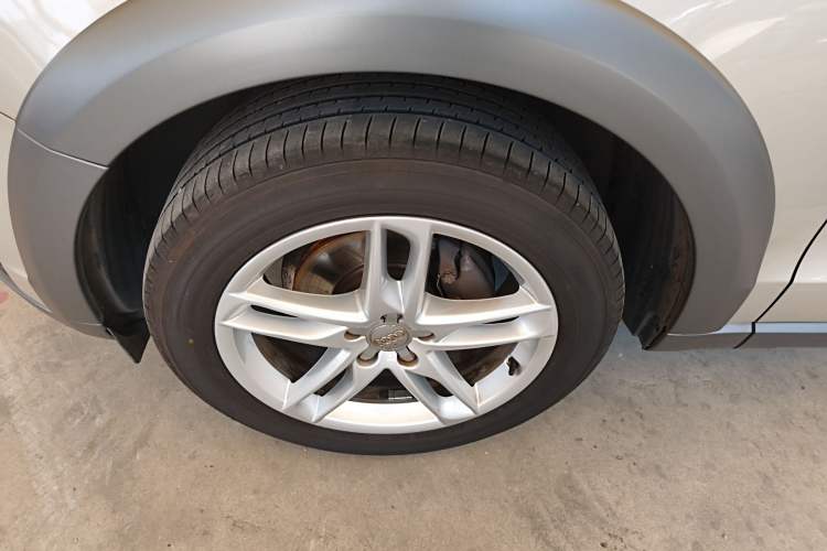 Used Audi Q5 2017 Plus 40 TFSI Technology Model Left Front Wheel Hub