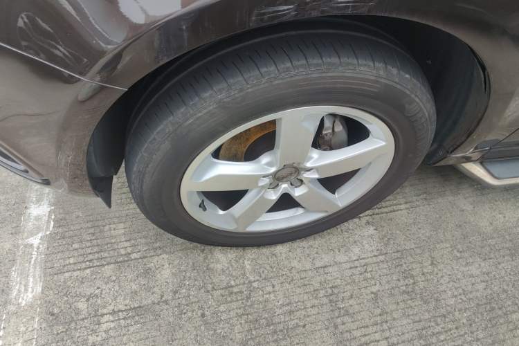 Used Audi Q5 2017 Plus 40 TFSI Ambition Model Left Front Wheel Hub