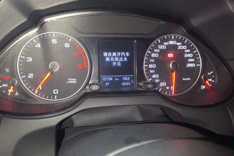 Used Audi Q5 2017 Plus 40 TFSI Technology Model Odometer Close Up