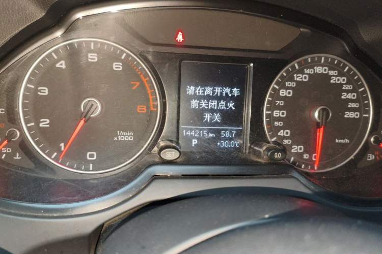 Used Audi Q5 2017 Plus 40 TFSI Ambition Model Odometer Close Up