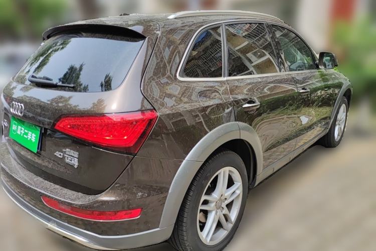 Used Audi Q5 2017 40 TFSI Comfort Model Rear Right 45 Deg