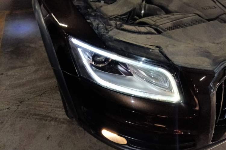 Used Audi Q5 2017 Plus 40 TFSI Technology Model Right Front Headlight