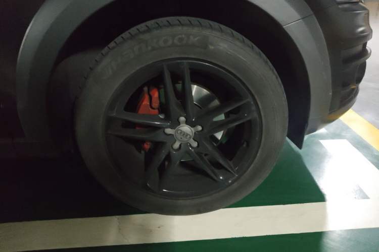 Used Audi Q5 2017 Plus 40 TFSI Technology Model Right Front Wheel Hub