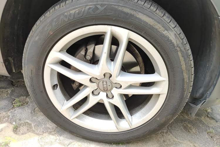 Used Audi Q5 2017 40 TFSI Comfort Model Right Front Wheel Hub