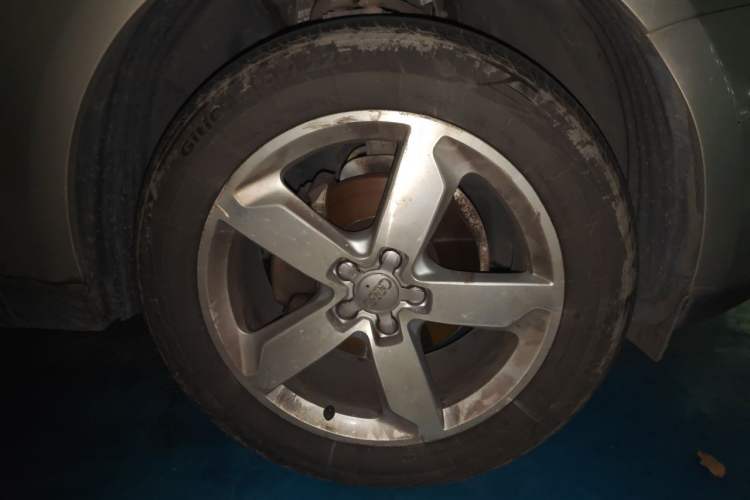 Used Audi Q5 2017 40 TFSI Ambition Edition Right Front Wheel Hub