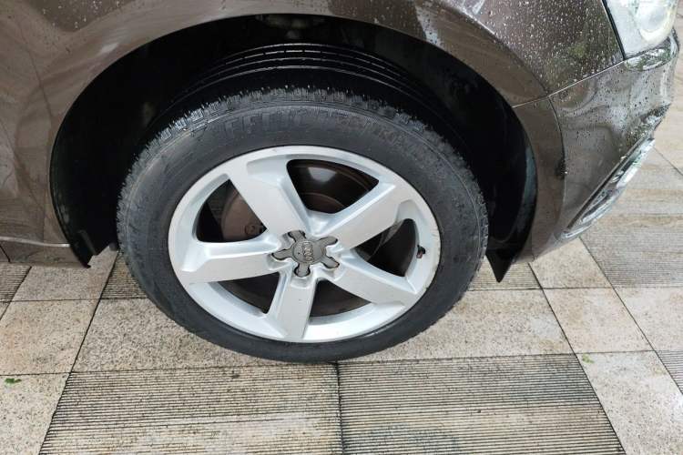 Used Audi Q5 2017 Plus 40 TFSI Ambition Model Right Front Wheel Hub
