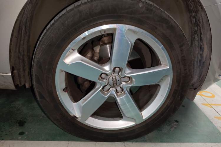 Used Audi Q5 2017 Plus 40 TFSI Ambition Model Right Front Wheel Hub