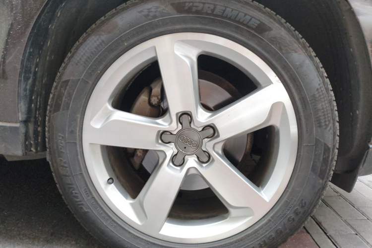 Used Audi Q5 2017 Plus 40 TFSI Ambition Model Right Front Wheel Hub