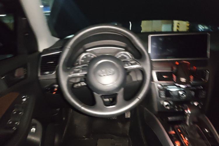 Used Audi Q5 2017 Plus 40 TFSI Technology Model Steering Wheel