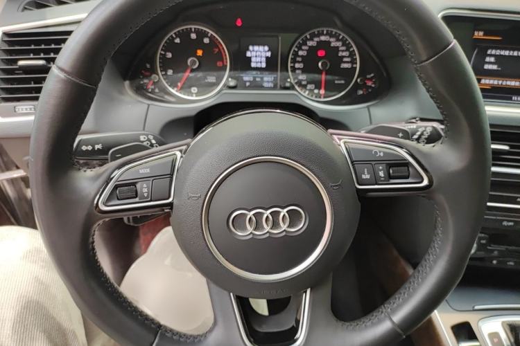 Used Audi Q5 2017 40 TFSI Comfort Model Steering Wheel