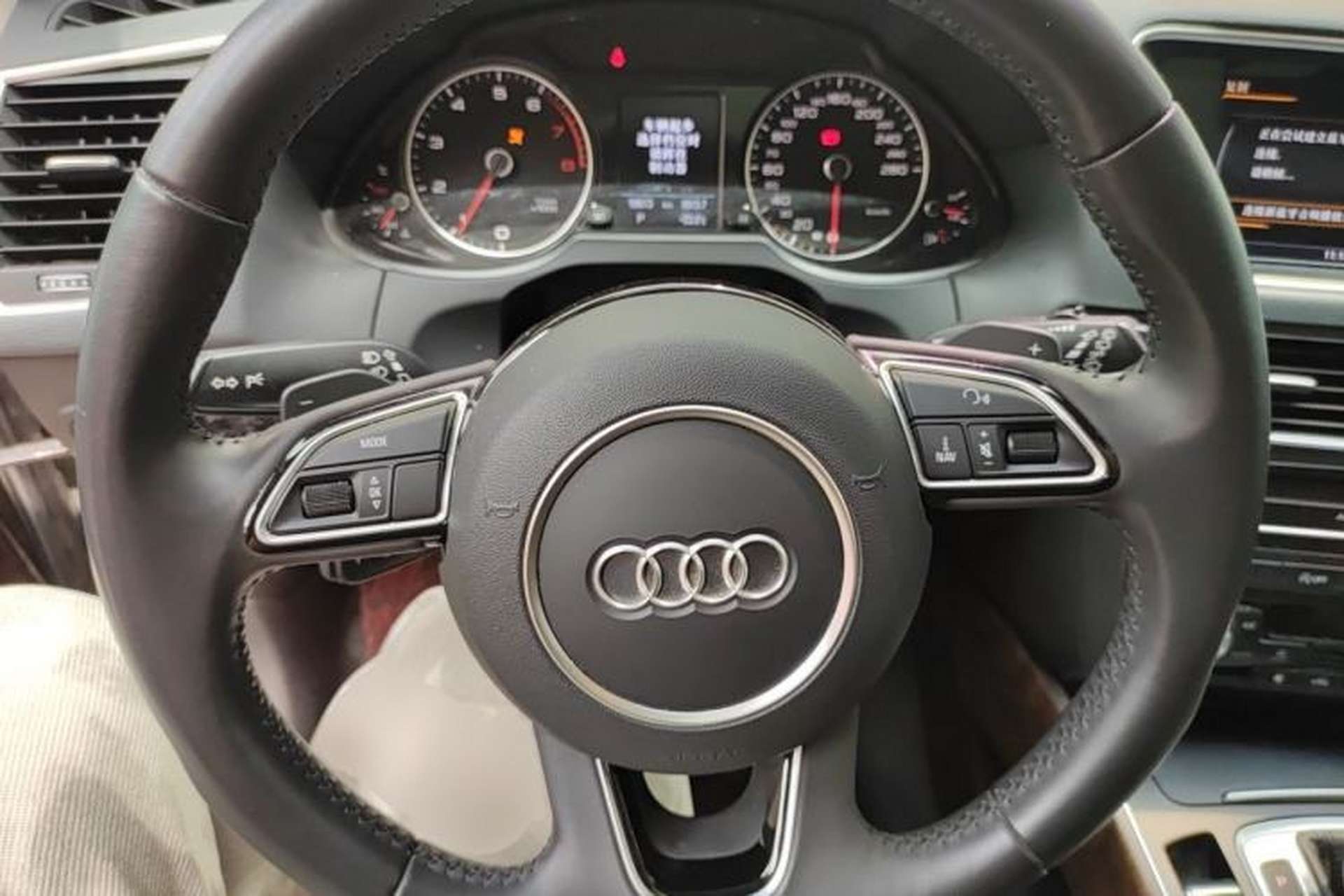 Used Audi Q5 2017 40 TFSI Comfort Model Steering Wheel