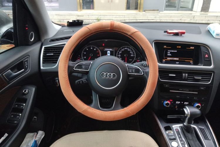 Used Audi Q5 2017 40 TFSI Comfort Model Steering Wheel