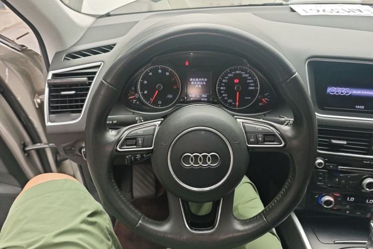 Used Audi Q5 2017 Plus 40 TFSI Technology Model Steering Wheel