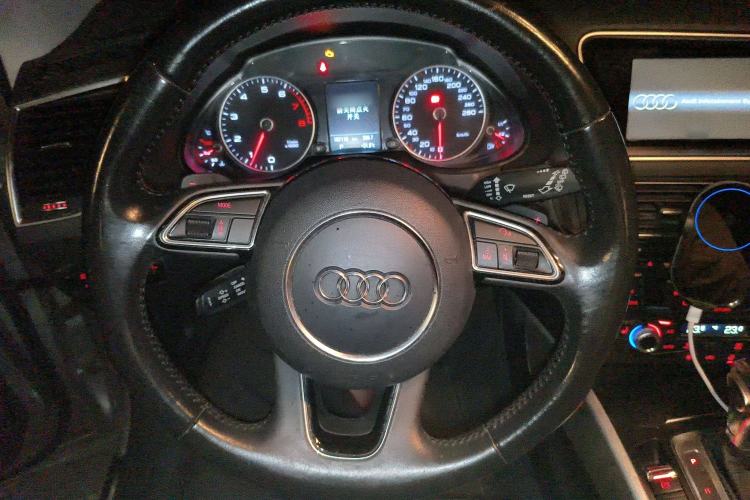 Used Audi Q5 2017 40 TFSI Technology Edition Steering Wheel