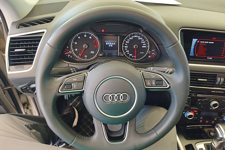 Used Audi Q5 2017 Plus 40 TFSI Technology Model Steering Wheel