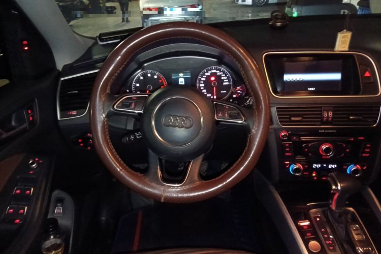 Used Audi Q5 2017 Plus 40 TFSI Technology Model Steering Wheel