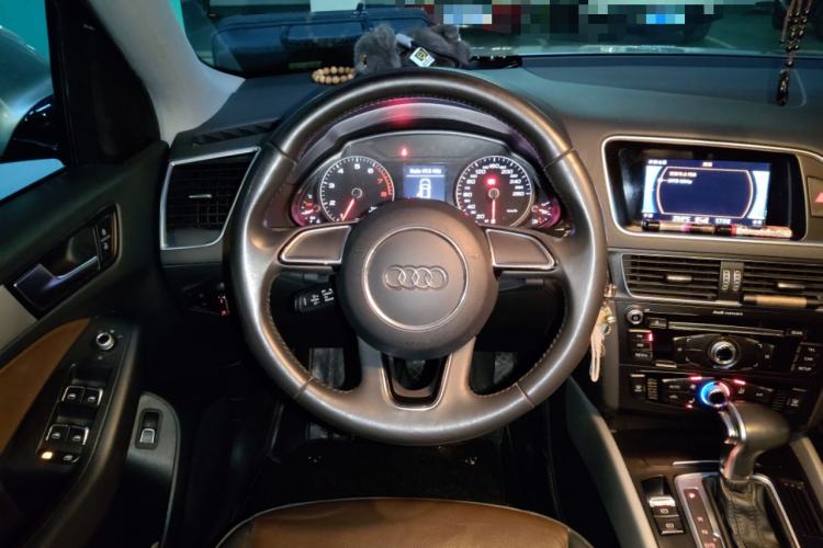 Used Audi Q5 2017 Plus 40 TFSI Ambition Model Steering Wheel