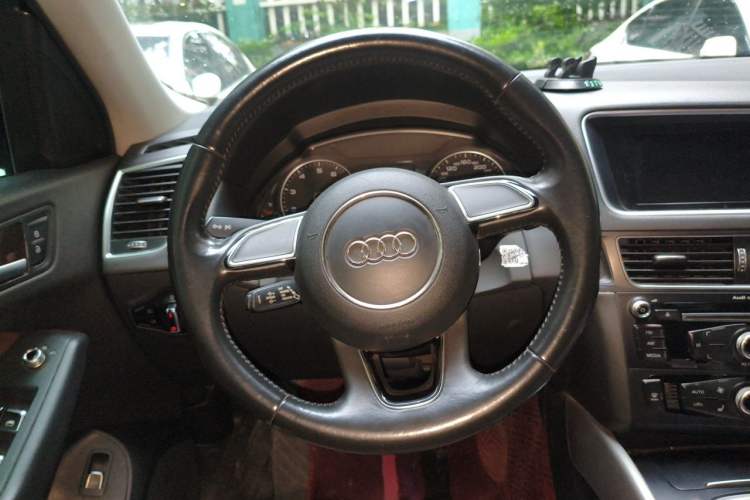 Used Audi Q5 2017 Plus 40 TFSI Ambition Model Steering Wheel