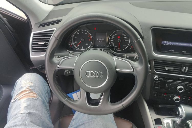 Used Audi Q5 2017 Plus 40 TFSI Ambition Model Steering Wheel