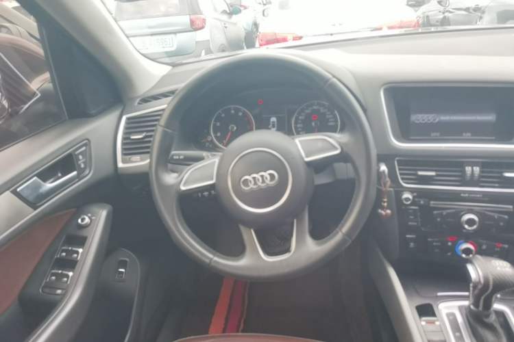 Used Audi Q5 2017 Plus 40 TFSI Ambition Model Steering Wheel