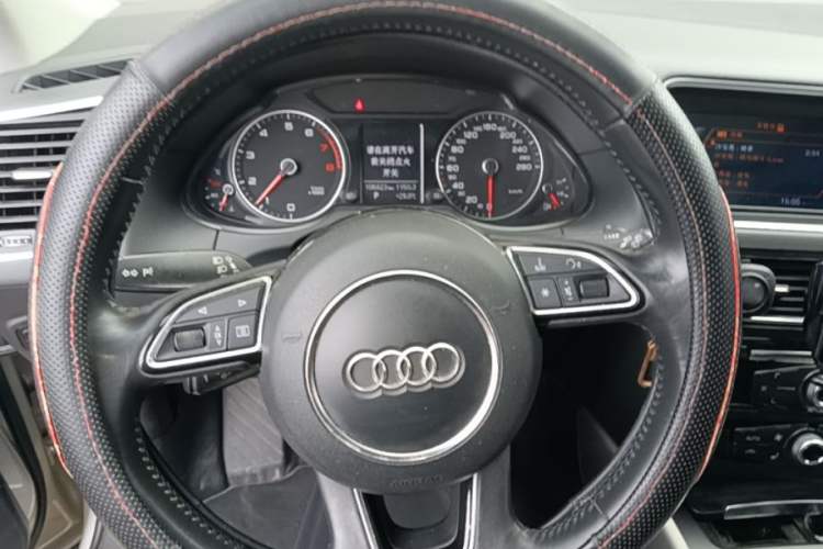 Used Audi Q5 2017 Plus 40 TFSI Technology Model Steering Wheel
