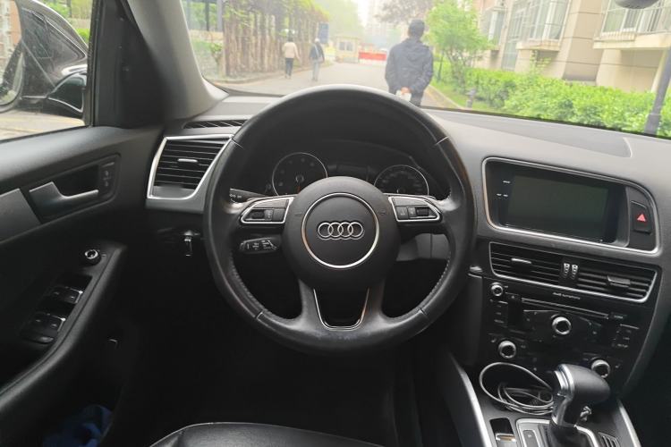 Used Audi Q5 2017 40 TFSI Technology Edition Steering Wheel