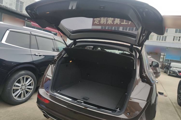 Used Audi Q5 2017 Plus 40 TFSI Ambition Model Trunk
