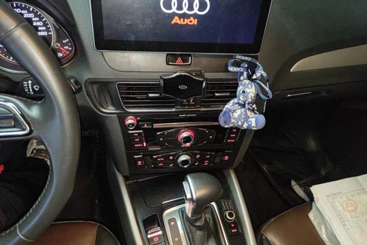 Used Audi Q5 2017 Plus 40 TFSI Ambition Model Audio And AC Panel