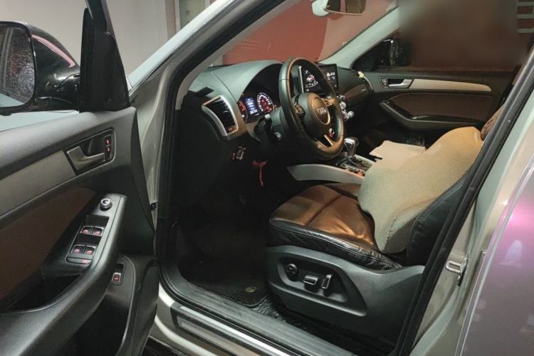 Used Audi Q5 2017 Plus 40 TFSI Ambition Model Driver Seat