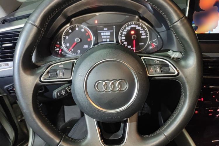 Used Audi Q5 2017 Plus 40 TFSI Ambition Model Steering Wheel