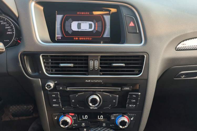 Used Audi Q5 2017 40 TFSI Technology Edition Audio And AC Panel