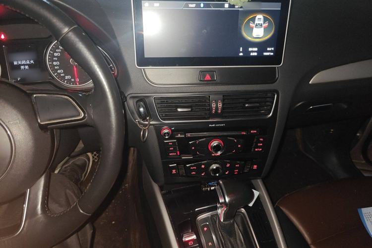 Used Audi Q5 2017 40 TFSI Ambition Edition Audio And AC Panel