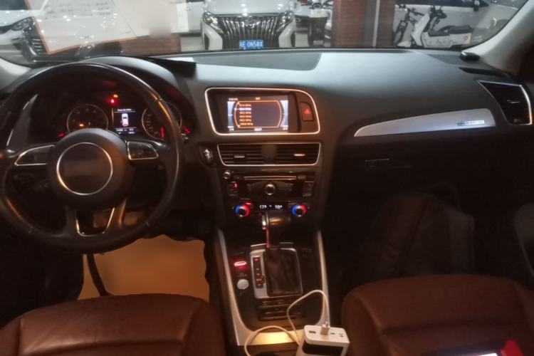 Used Audi Q5 2017 40 TFSI Technology Edition Center Console