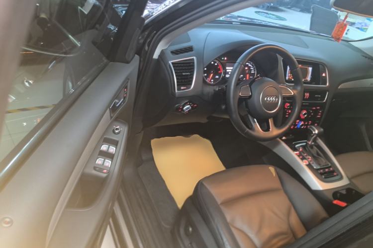 Used Audi Q5 2017 Plus 40 TFSI Ambition Model Driver Seat