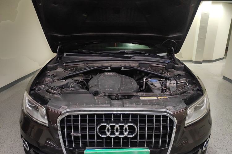 Used Audi Q5 2017 40 TFSI Comfort Model Engine Bay