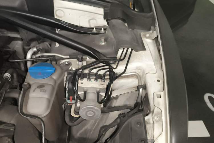 Used Audi Q5 2017 40 TFSI Ambition Edition Engine Bay Left